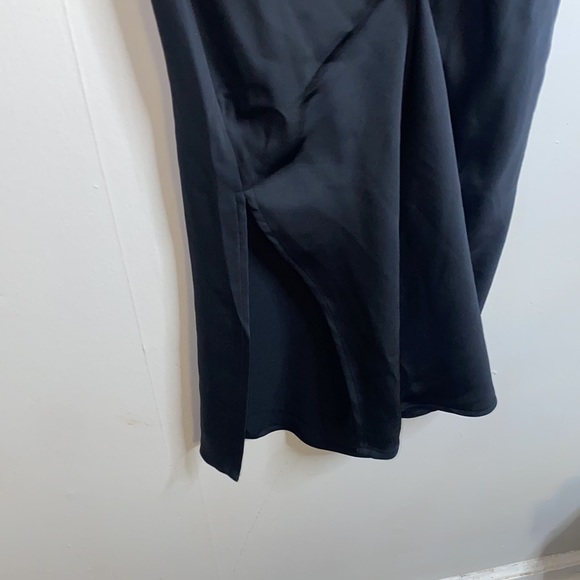 🎀NWT Beautiful Black V-Neck slip dress with slit up the side! - Picture 4 of 12